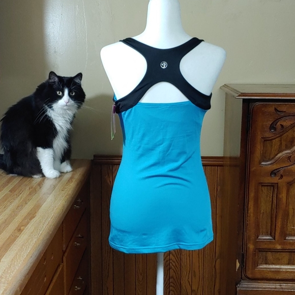 Zumba 🆕 Vintage Break Beat Built In Bra Tank Top M - Picture 7 of 14